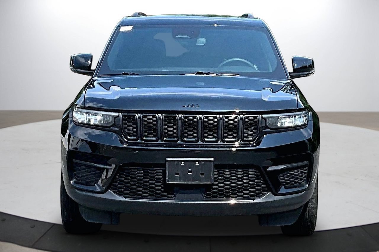 Certified 2024 Jeep Grand Cherokee Altitude AWD/4WD image 3