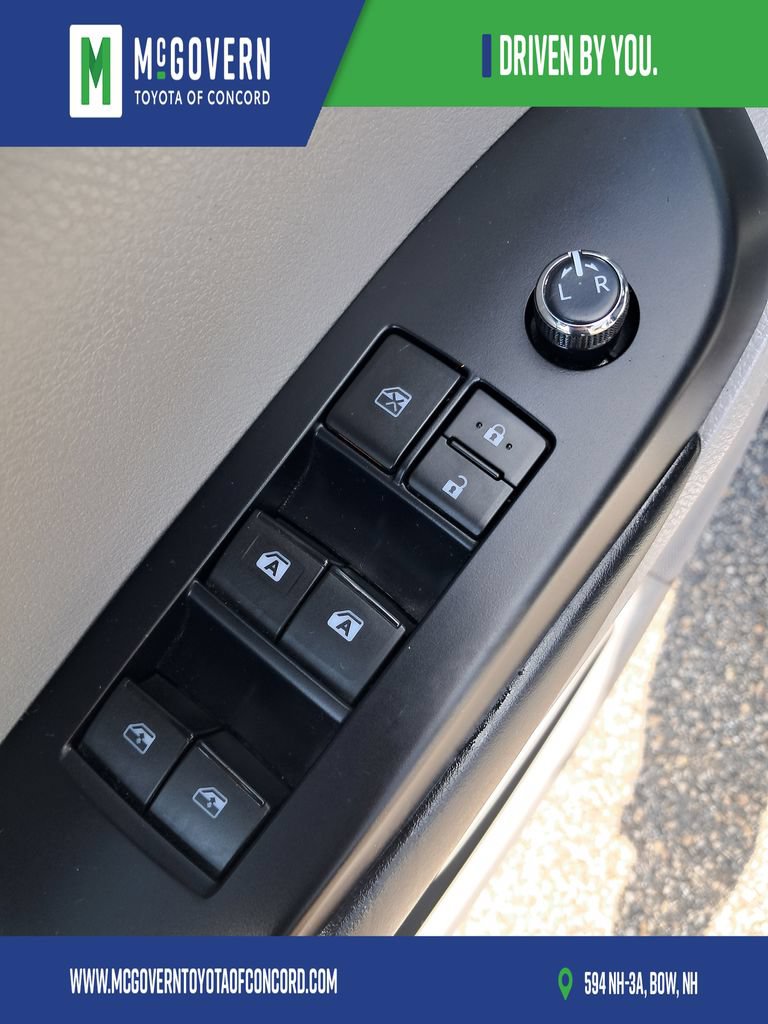 Used 2019 Toyota Highlander Plus AWD/4WD image 12