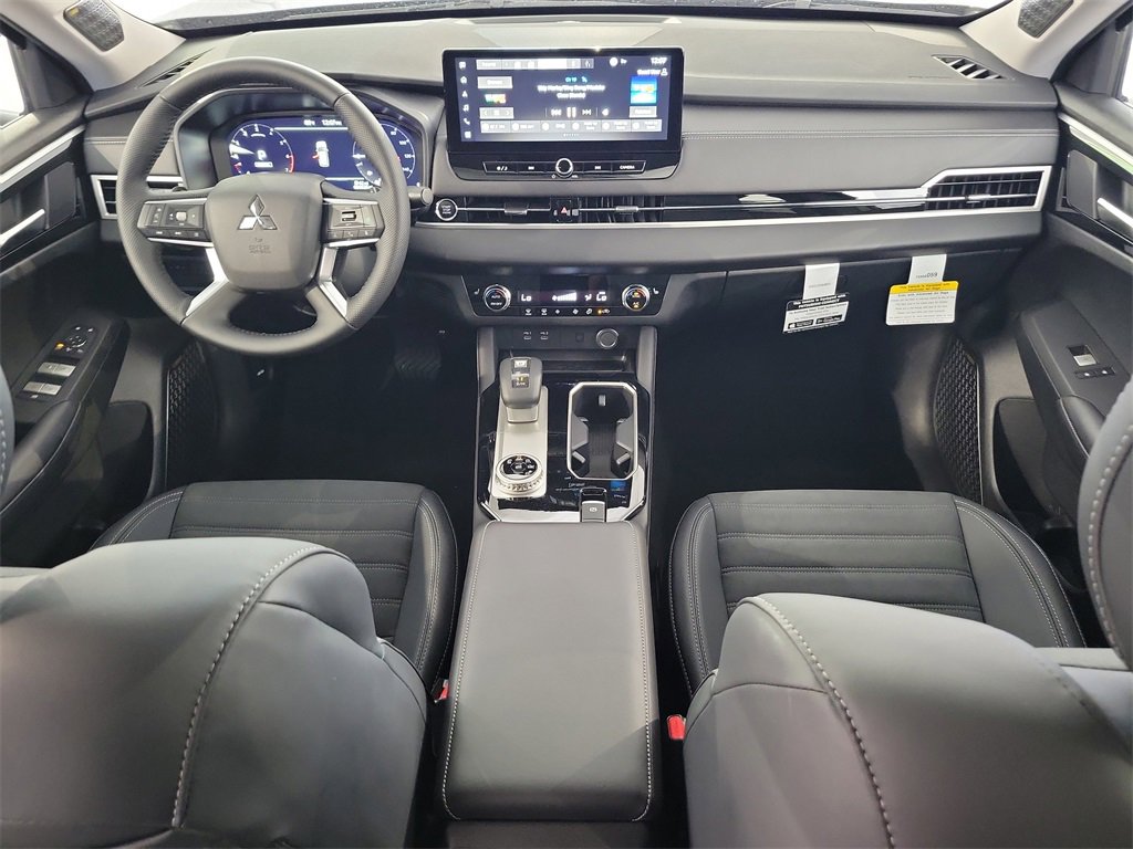 New 2025 Mitsubishi Outlander SE image 10