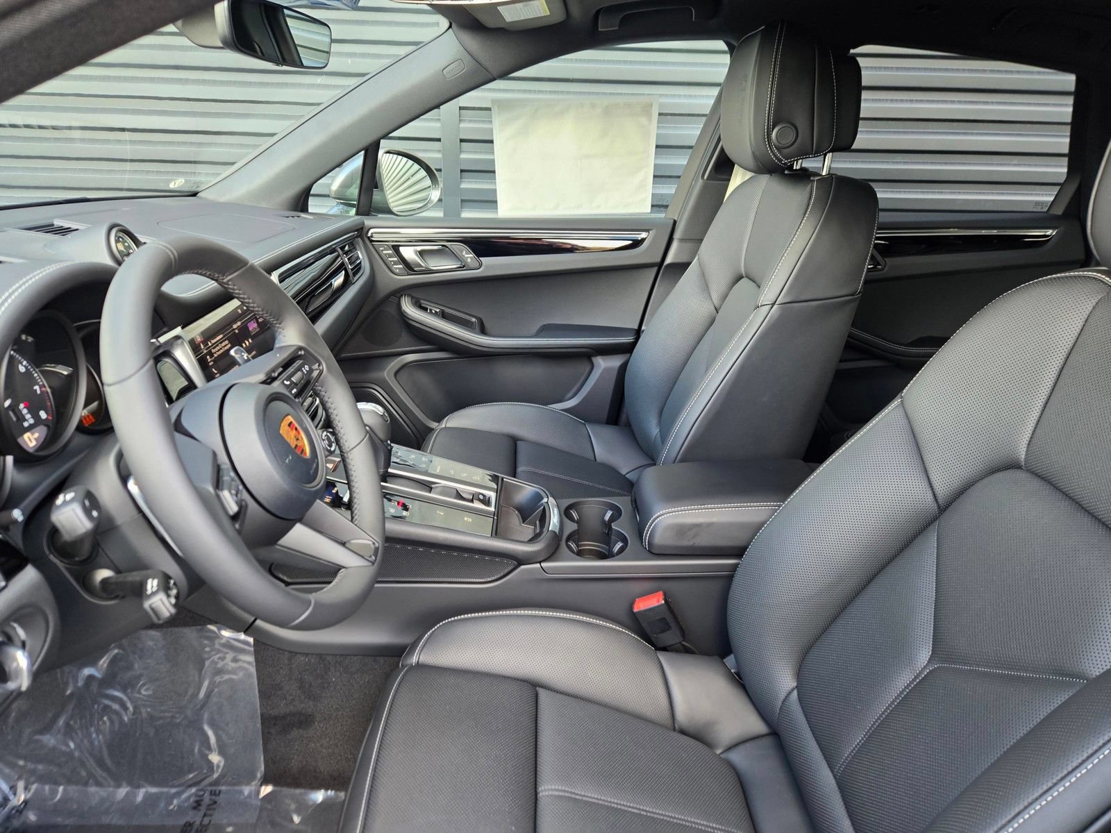 New 2026 Porsche Macan Turbo AWD/4WD image 26