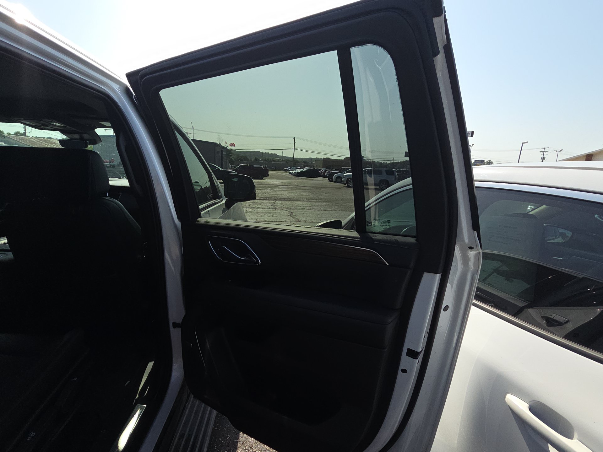 Used 2023 Chevrolet Suburban High Country AWD/4WD image 12