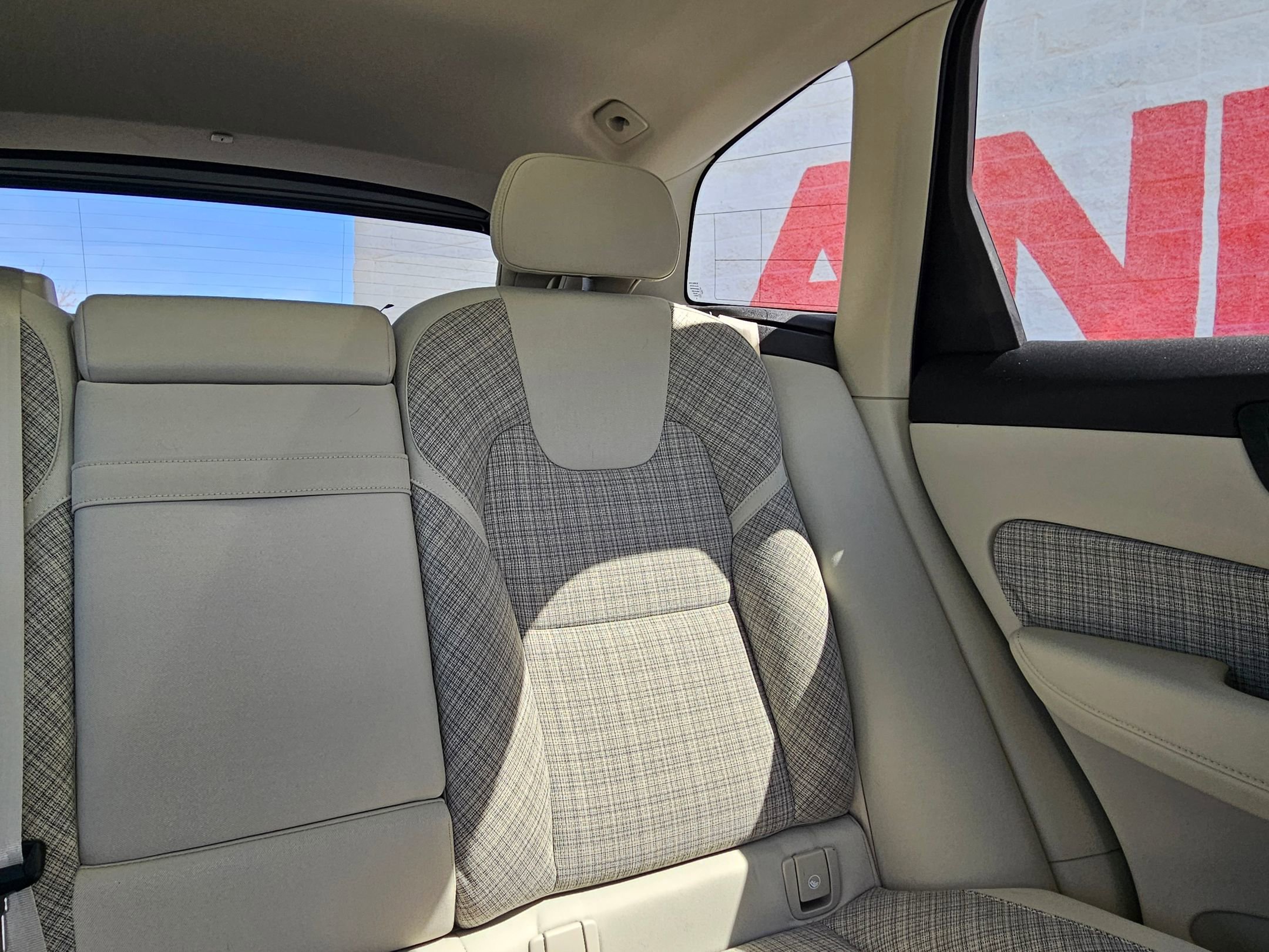 Used 2022 Volvo XC60 B5 Momentum image 28