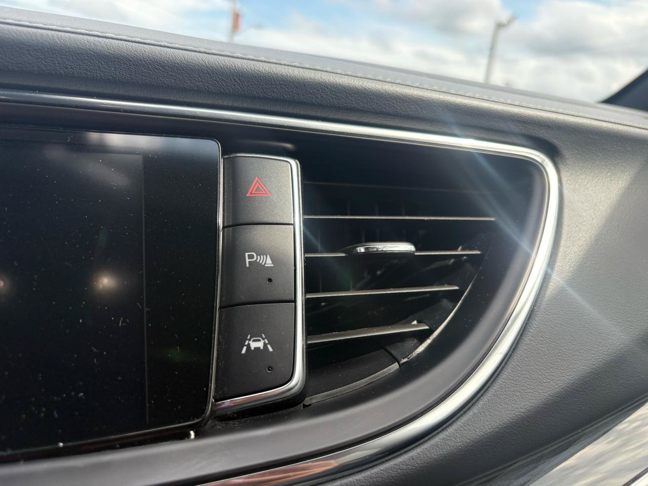 Used 2022 Buick Enclave Premium FWD image 31