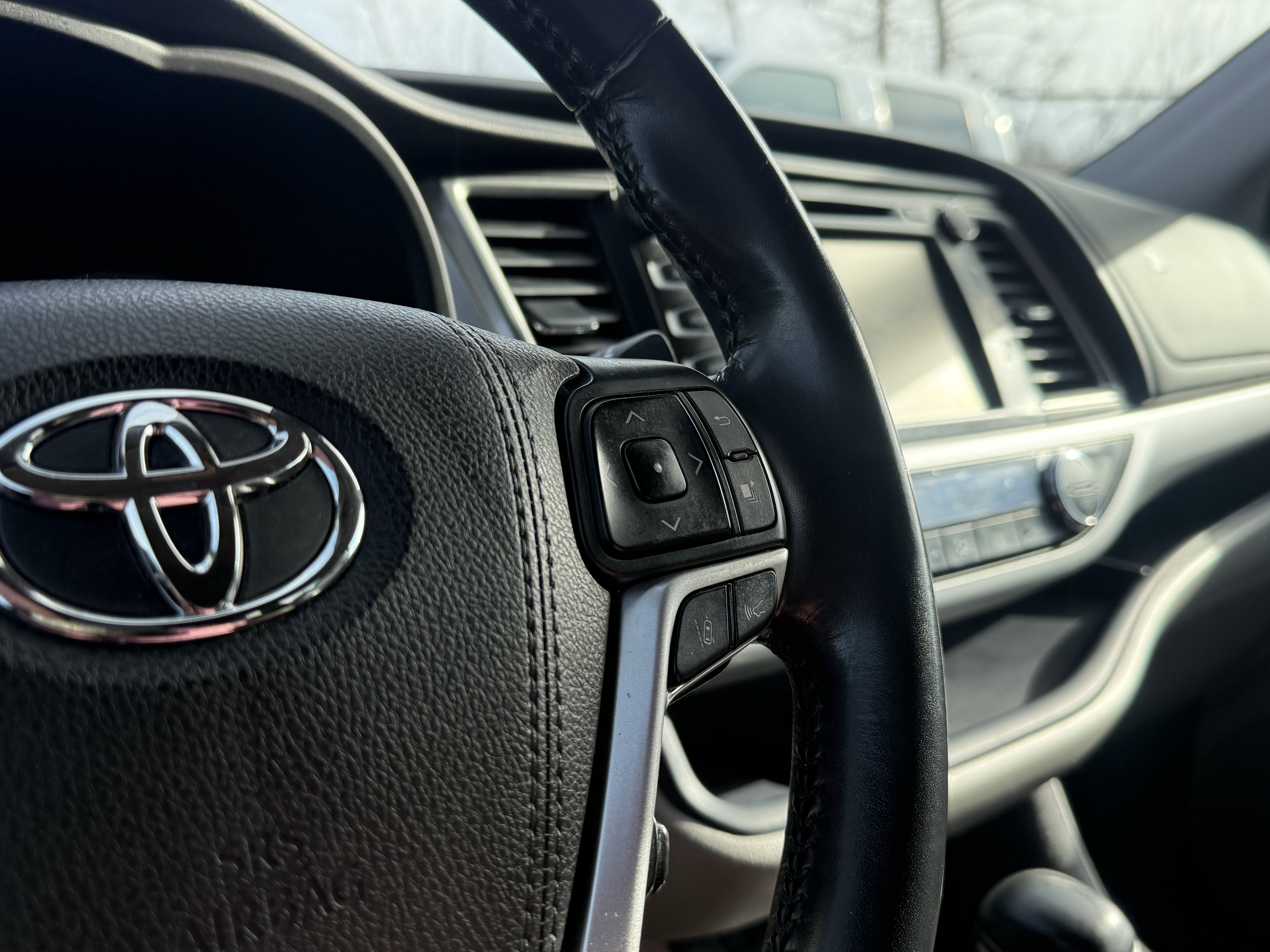 Used 2017 Toyota Highlander Plus image 16