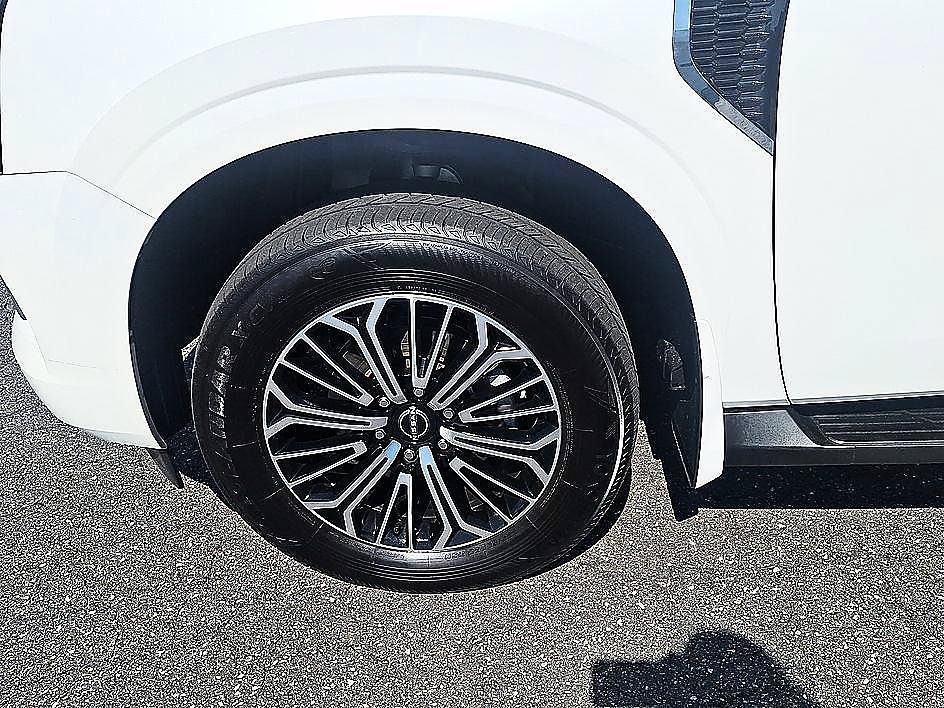 Used 2025 Nissan Armada SL AWD/4WD image 8
