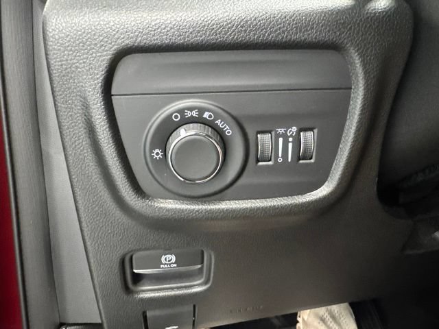 Used 2023 Jeep Grand Cherokee Altitude AWD/4WD image 38