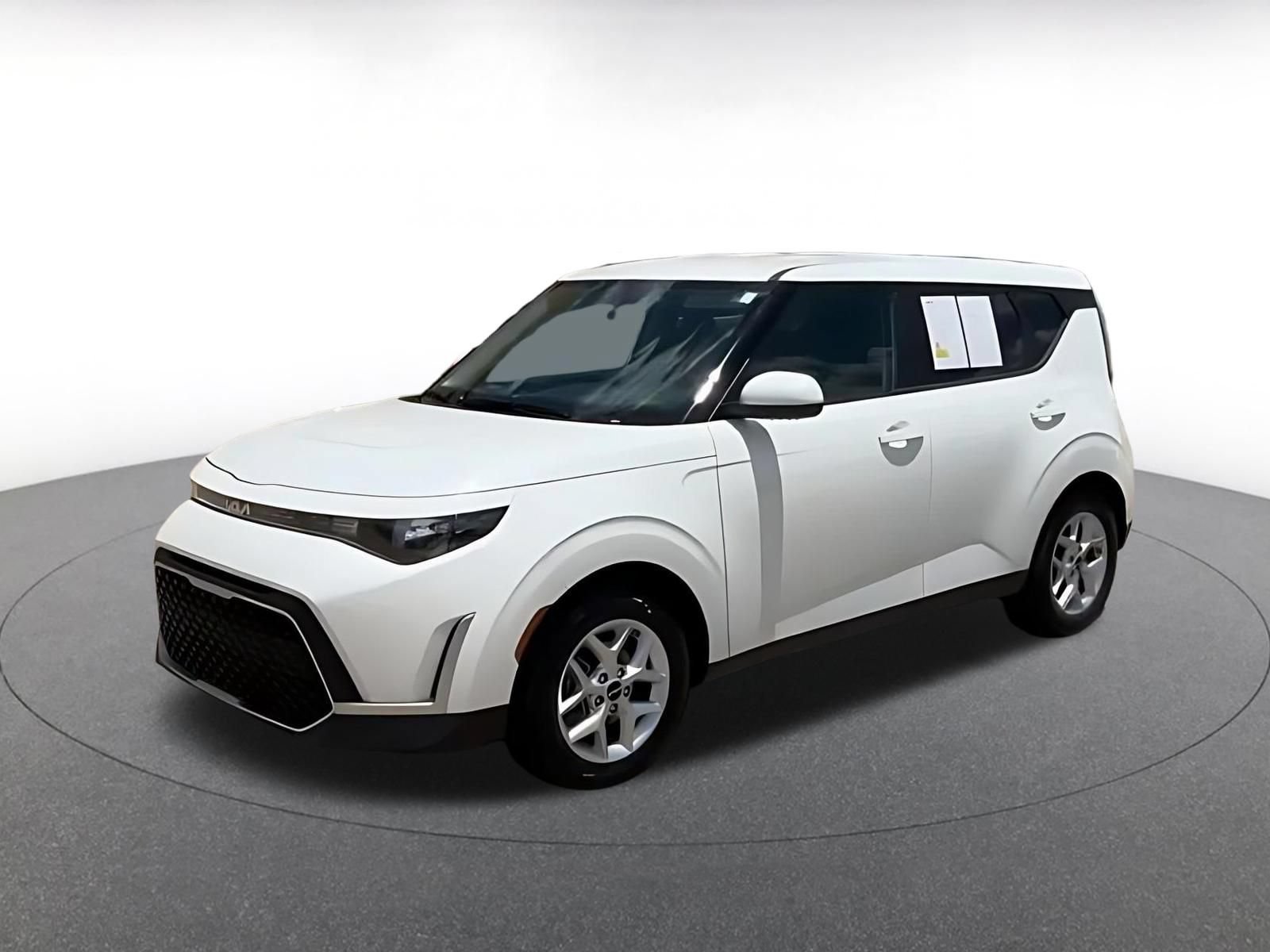 Used 2025 Kia Soul LX w/ LX Technology Package FWD image 8