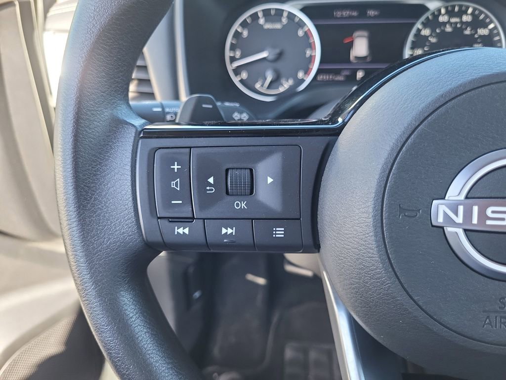 Used 2023 Nissan Rogue SV image 18