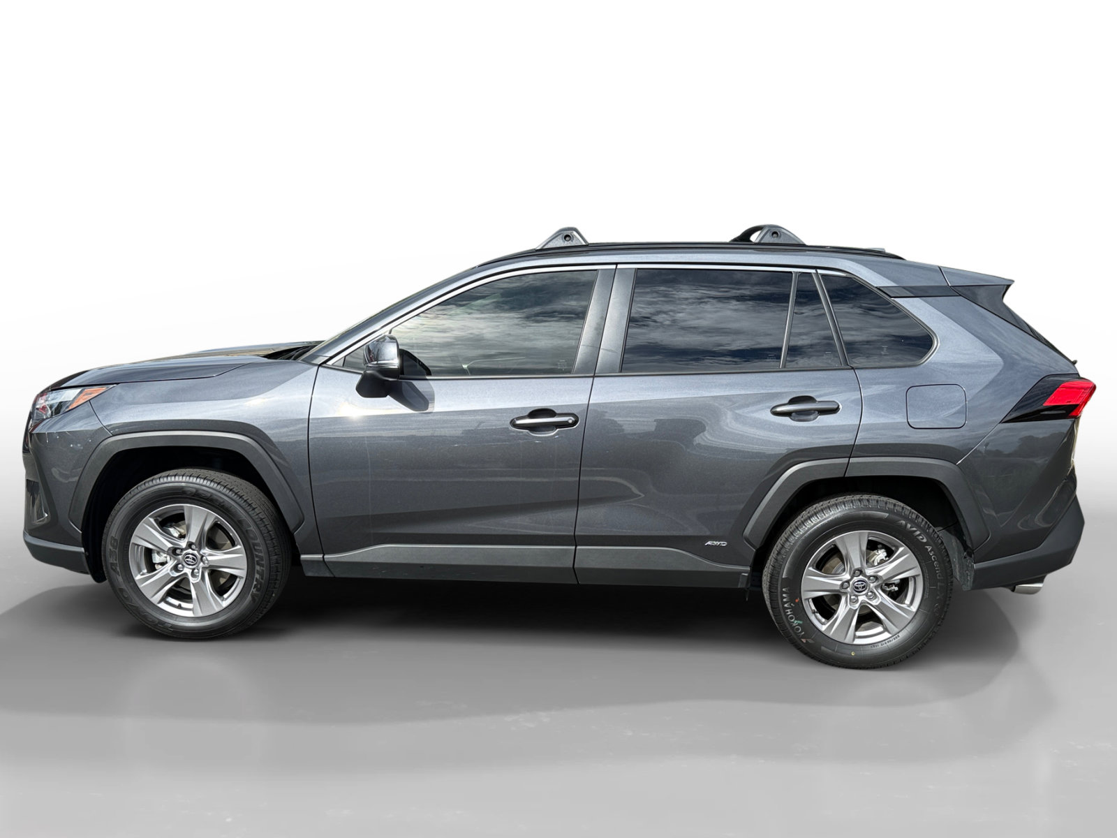 Used 2025 Toyota RAV4 LE AWD/4WD image 2