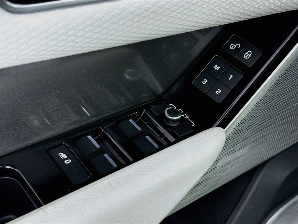 Certified 2018 Land Rover Range Rover Velar S AWD/4WD image 17