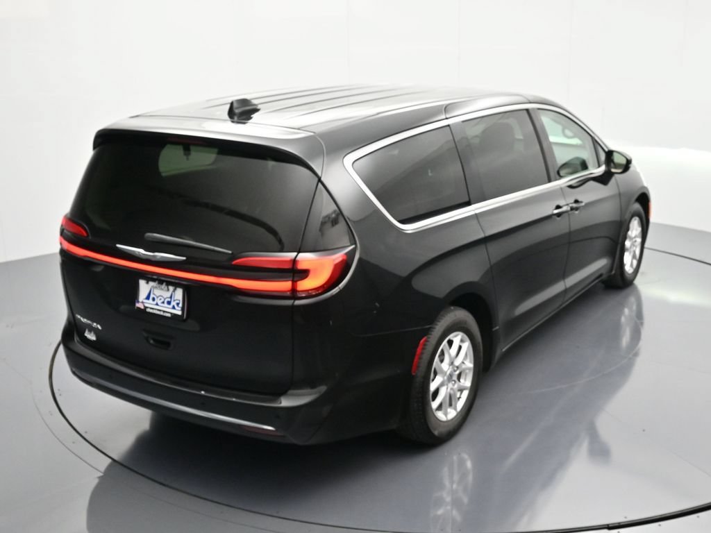 Certified 2023 Chrysler Pacifica Touring-L FWD image 34