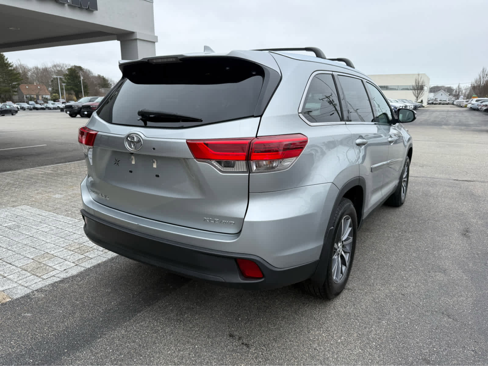 Used 2019 Toyota Highlander XLE image 10
