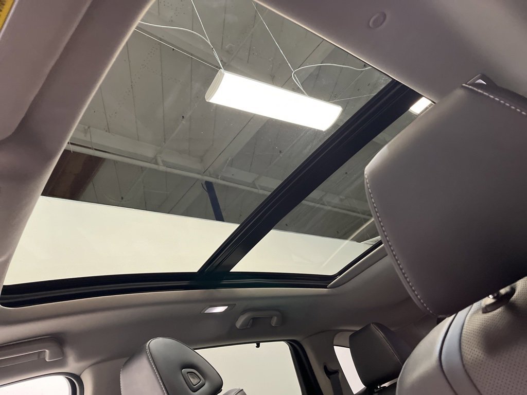 Certified 2023 Acura MDX SH-AWD w/ Technology Package image 12