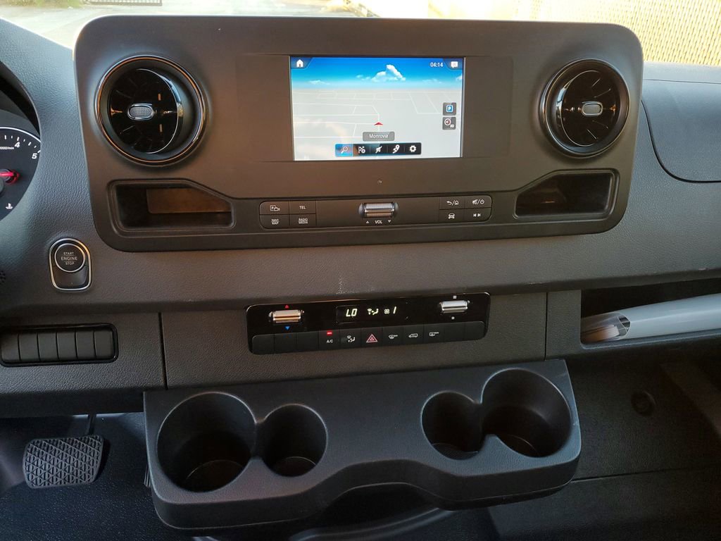 Used 2023 Mercedes-Benz Sprinter 2500 image 14