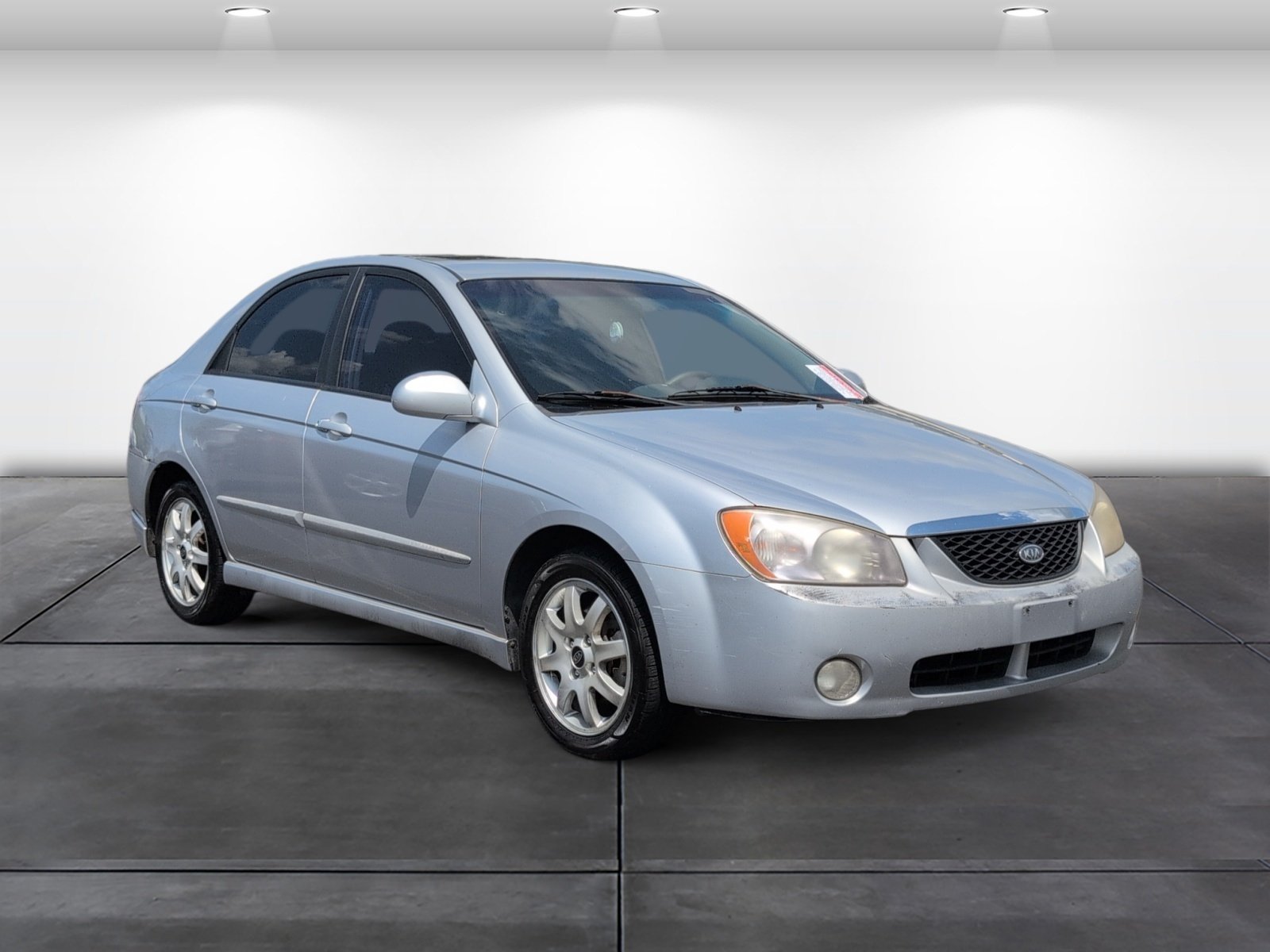 Used 2005 Kia Spectra LX FWD image 2
