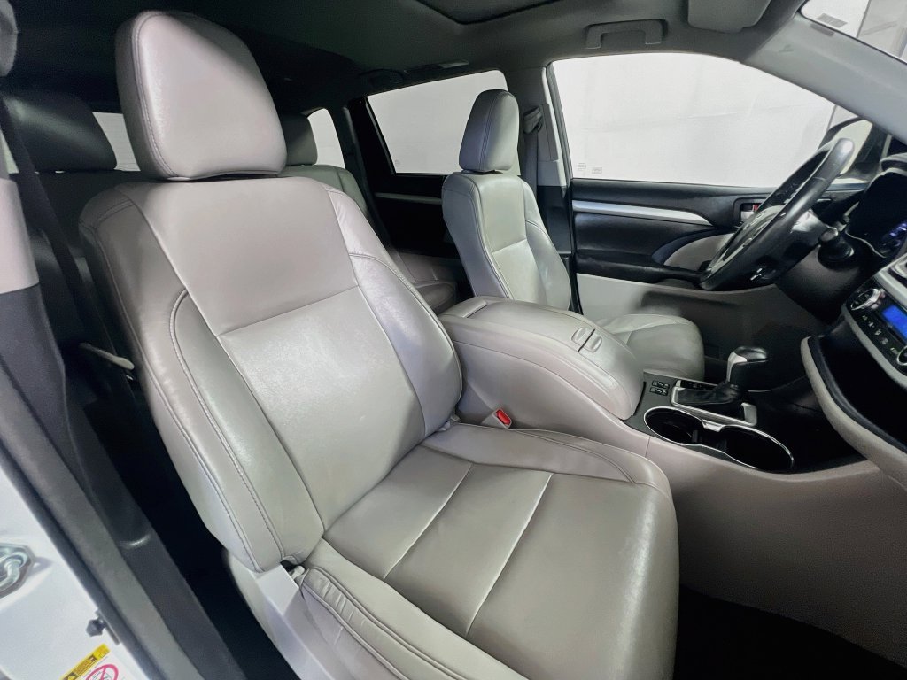 Used 2018 Toyota Highlander XLE FWD image 27