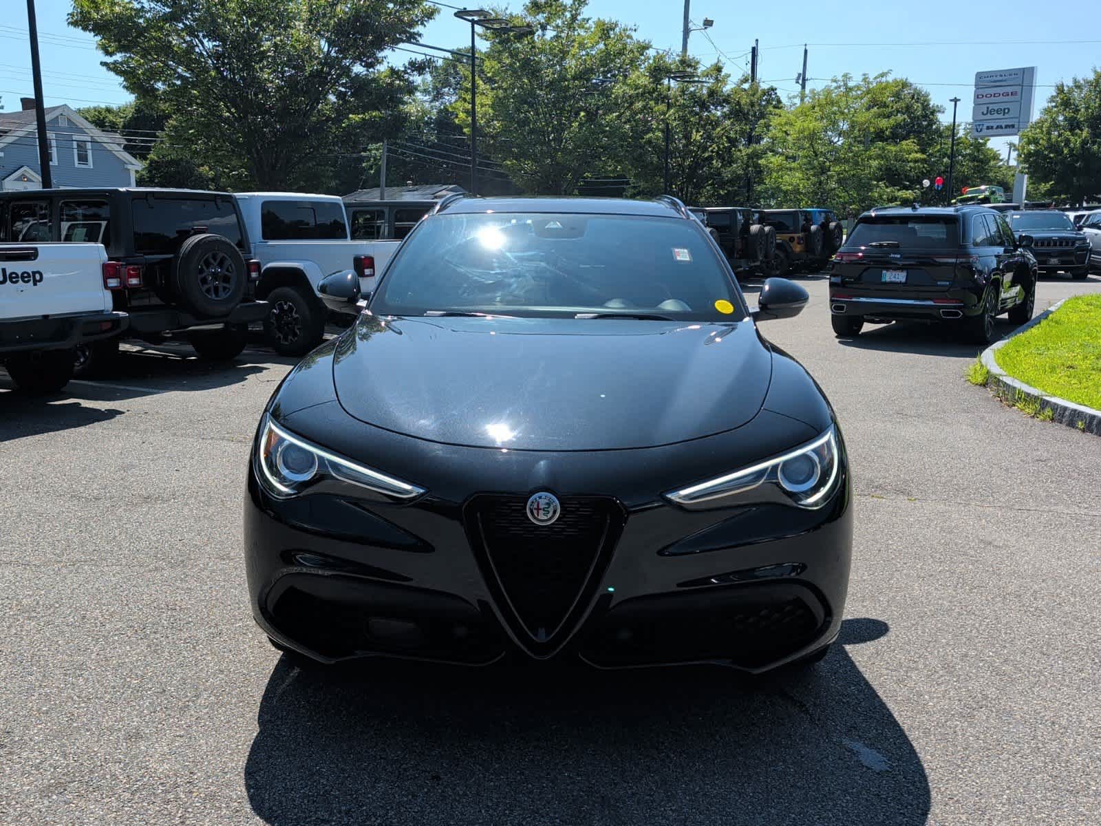 Used 2023 Alfa Romeo Stelvio Veloce AWD/4WD image 9