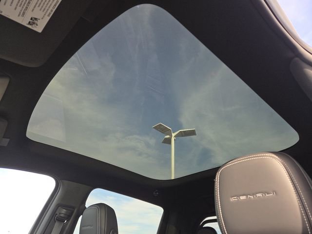 Used 2024 GMC Sierra EV Denali image 3