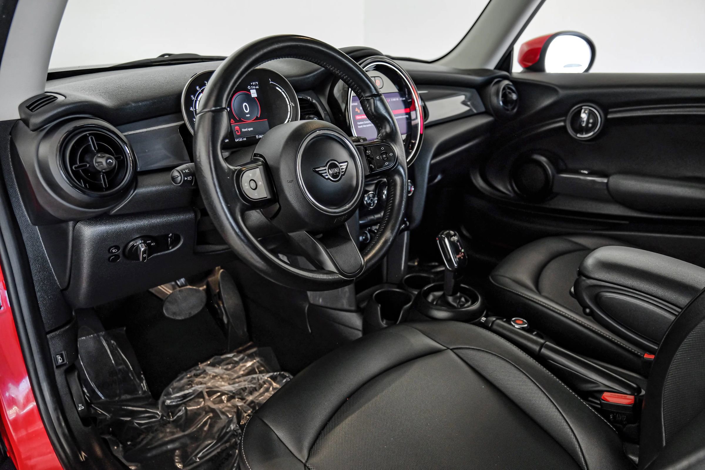 Used 2022 MINI Cooper 2-Door Hardtop image 2