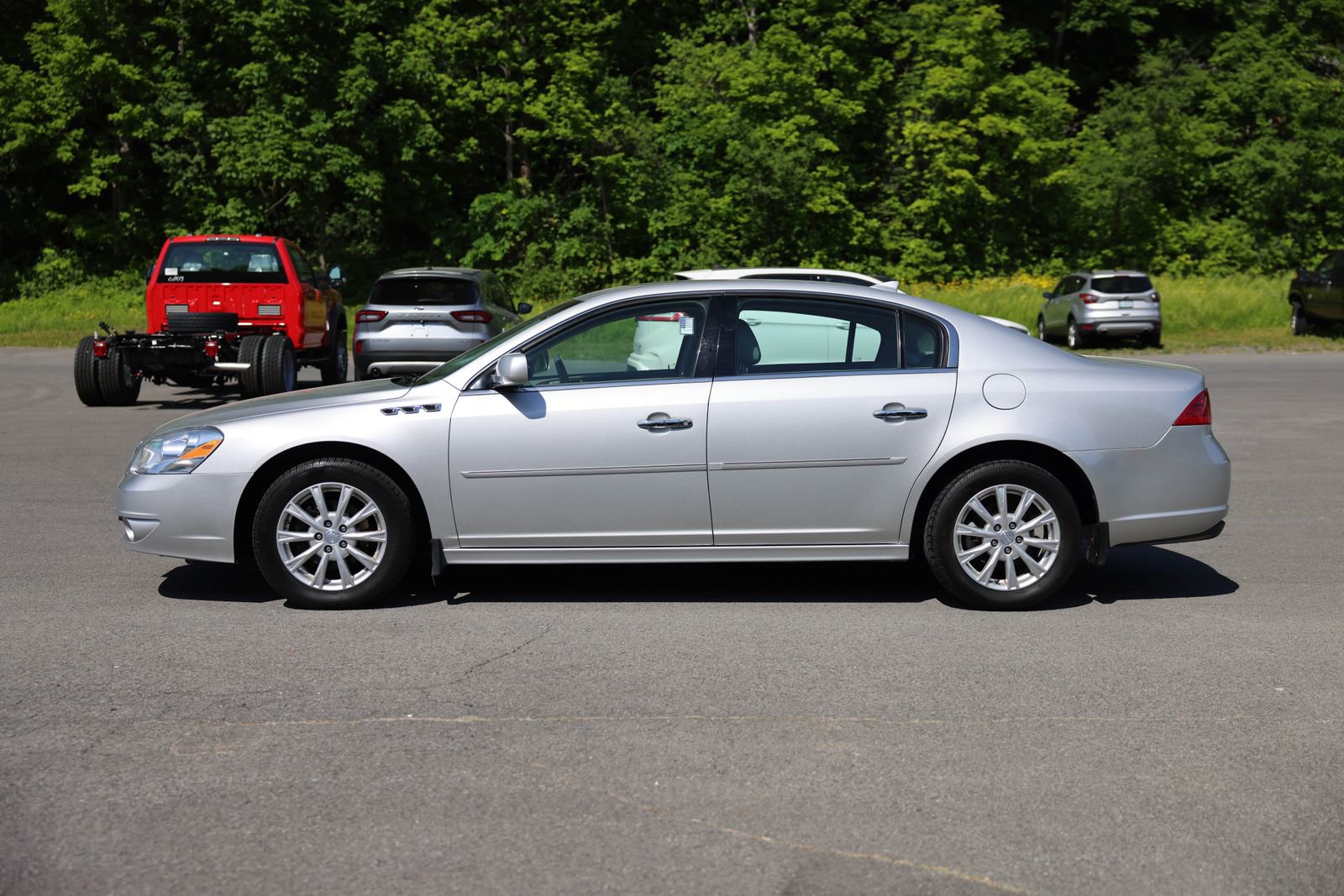 Used 2011 Buick Lucerne CXL w/ Driver Confidence Package FWD image 2