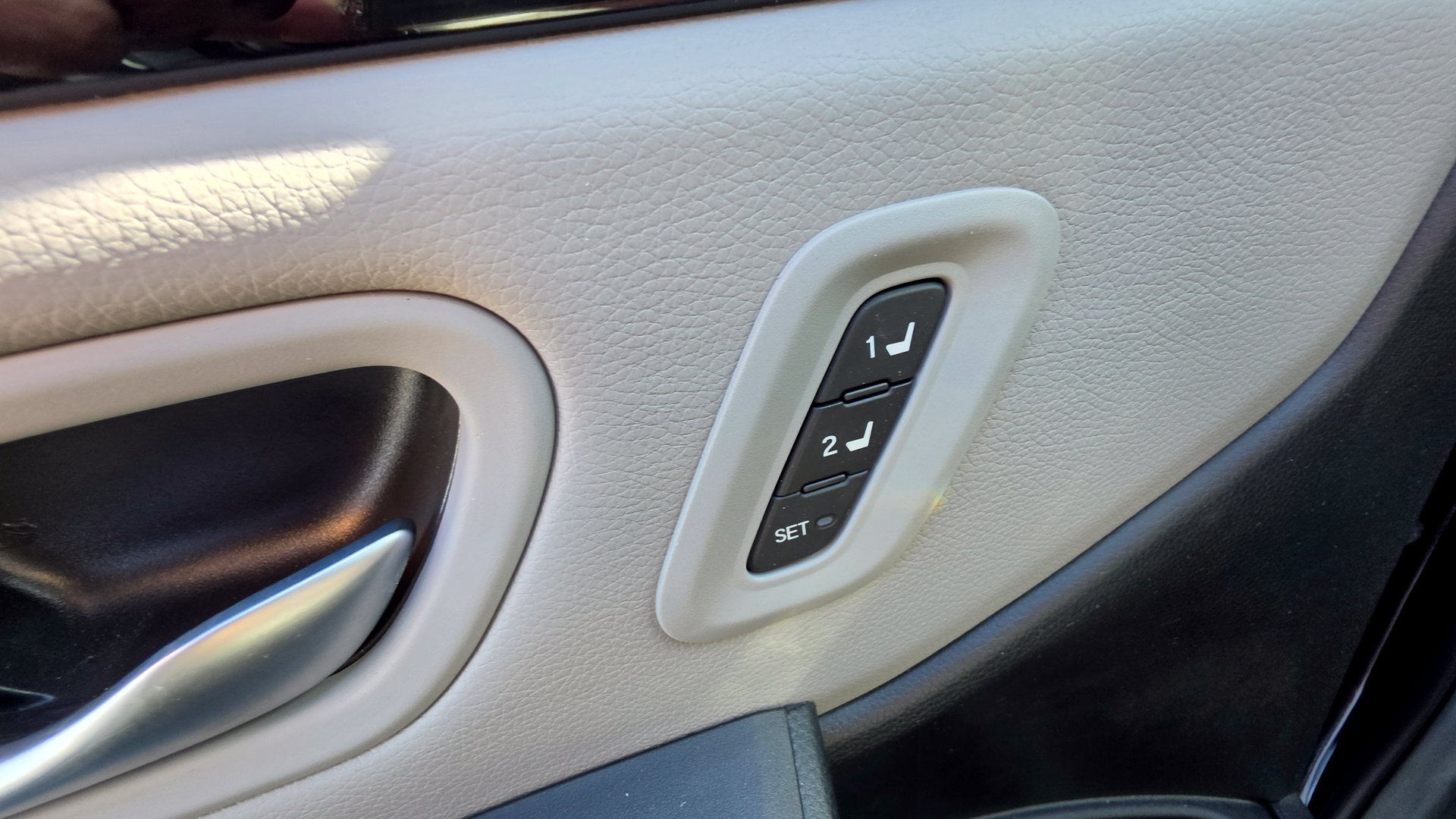 Used 2025 Honda Pilot Touring image 15