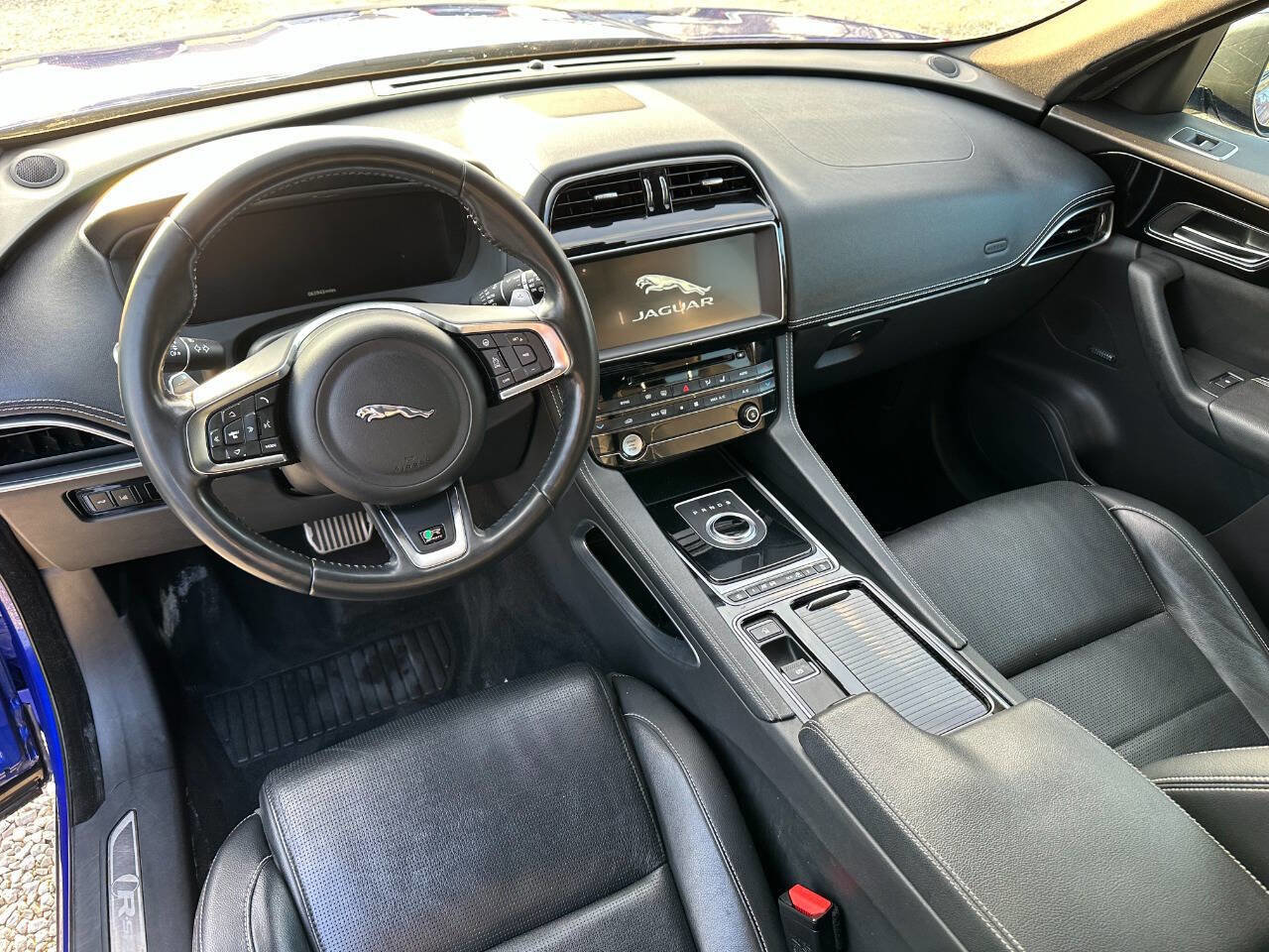 Used 2018 Jaguar F-PACE R-Sport image 14