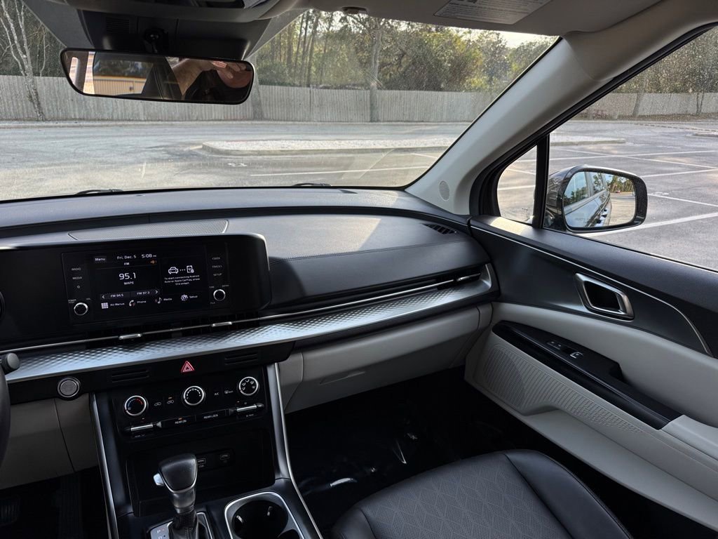 Used 2024 Kia Carnival LX image 26