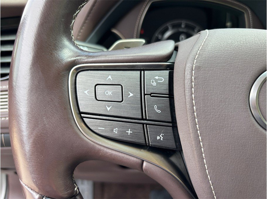 Used 2018 Lexus LS 500 w/ Luxury Package RWD image 28