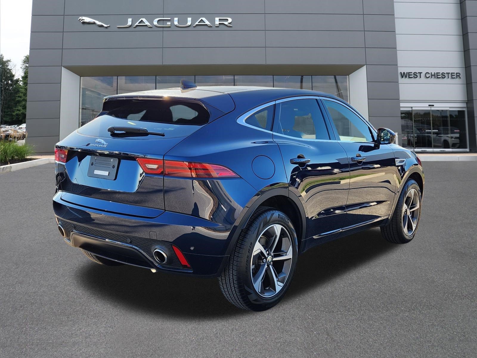 Certified 2024 Jaguar E-PACE R-Dynamic SE AWD/4WD image 4