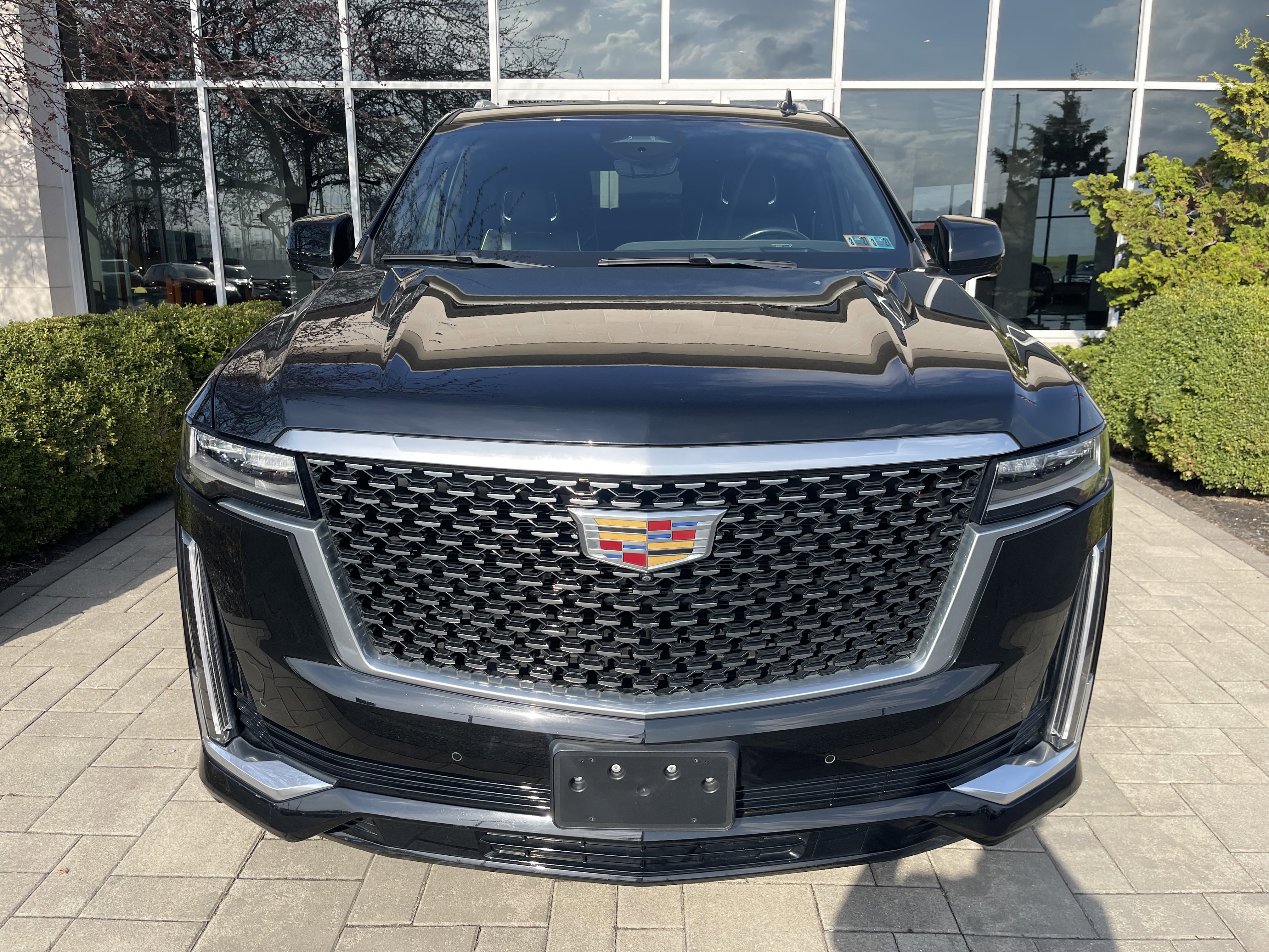 Used 2023 Cadillac Escalade Premium Luxury AWD/4WD image 2