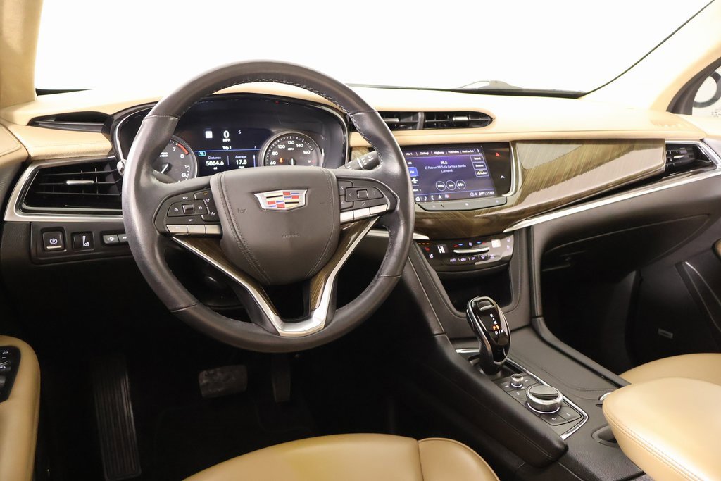 Used 2021 Cadillac XT6 Premium Luxury w/ Platinum Package image 2