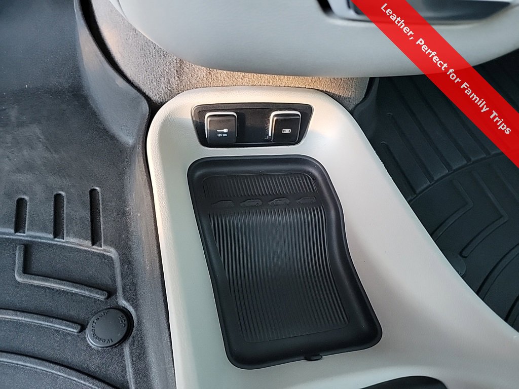 Used 2019 Chrysler Pacifica Touring-L image 30