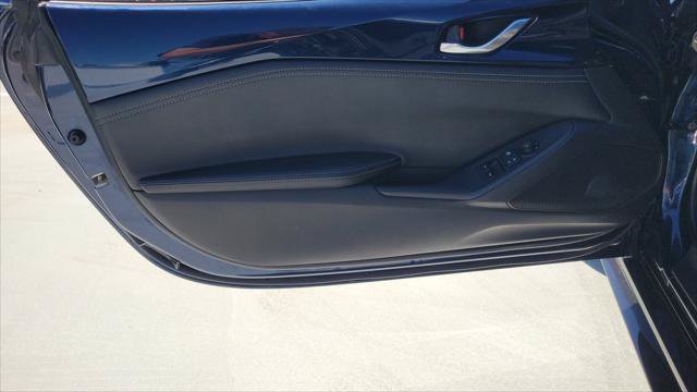 Used 2022 MAZDA MX-5 Miata Club RWD image 12