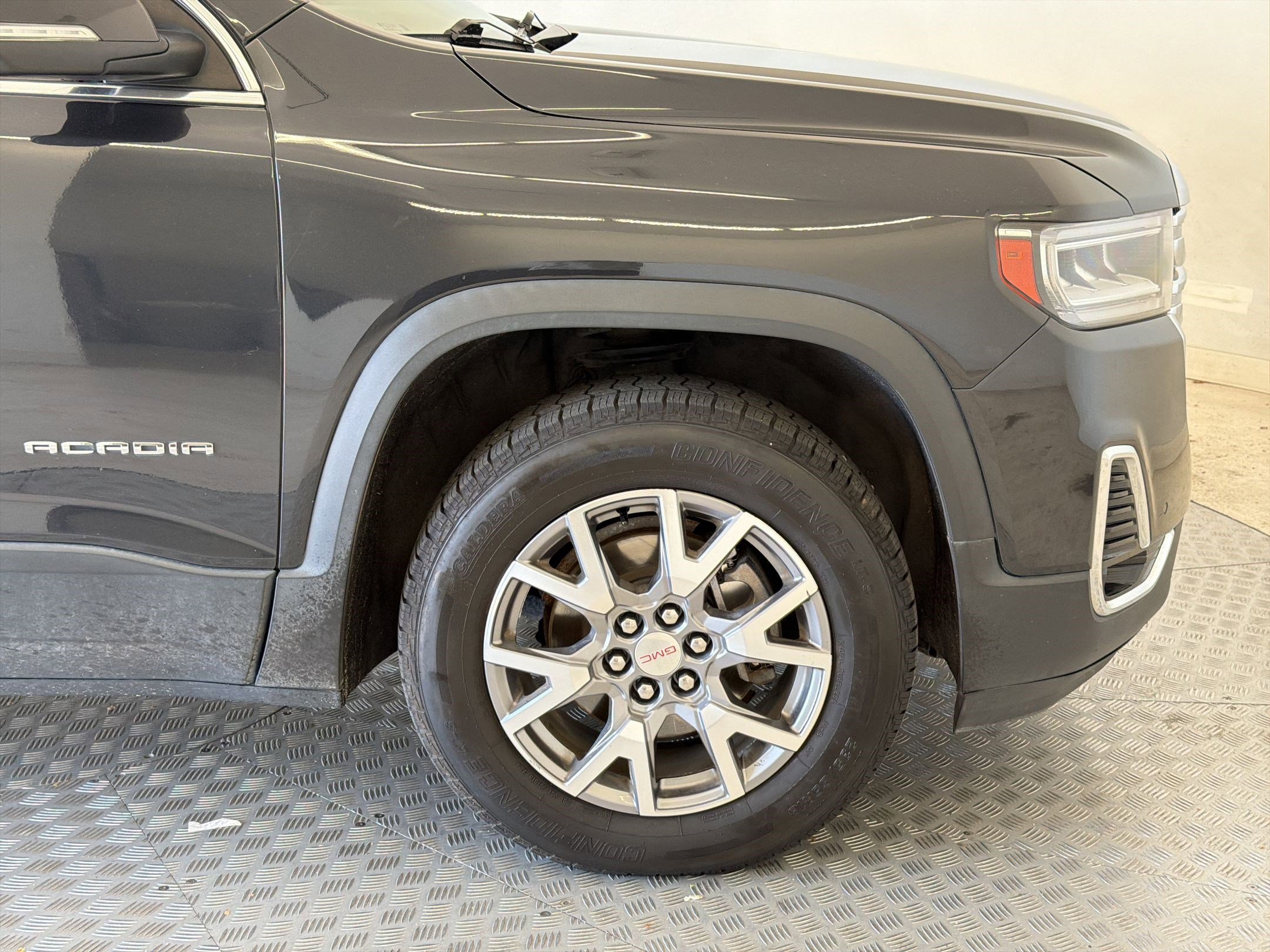 Used 2020 GMC Acadia SLT w/ Driver Alert Package II image 12