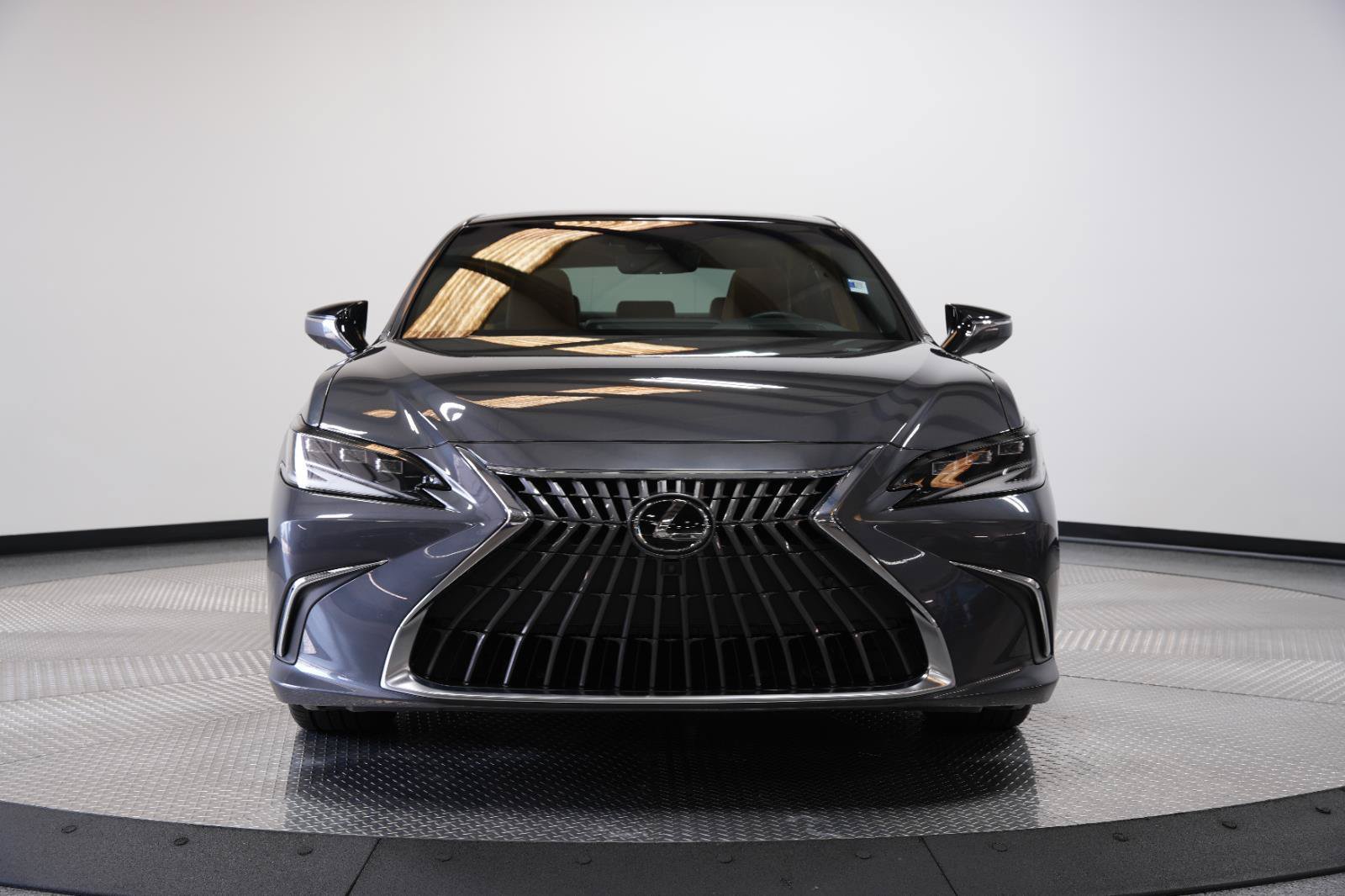 Used 2022 Lexus ES 350 Ultra Luxury w/ Accessory Package 2 FWD image 2