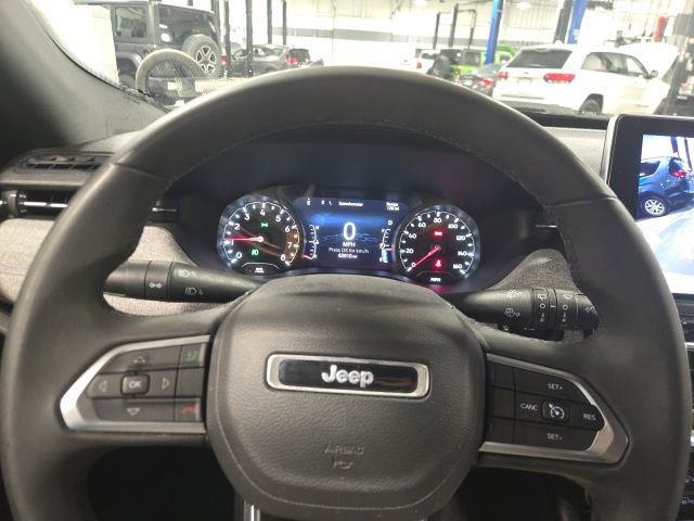 Used 2024 Jeep Compass Latitude image 16