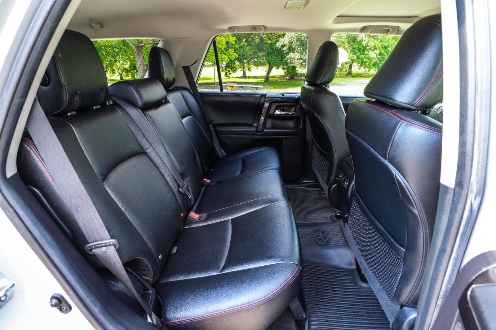 Used 2020 Toyota 4Runner Venture w/ Moonroof Package AWD/4WD image 44