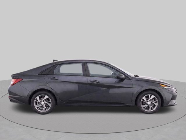 Used 2021 Hyundai Elantra SE FWD image 12