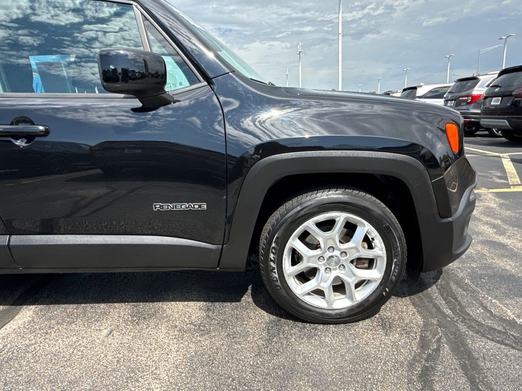 Used 2016 Jeep Renegade Latitude FWD image 15