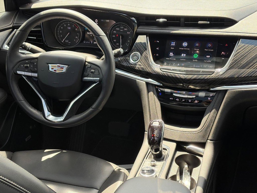 Used 2024 Cadillac XT6 Premium Luxury w/ Technology Package AWD/4WD image 13