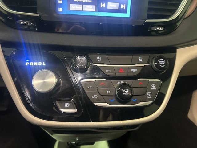 Used 2023 Chrysler Voyager LX FWD image 21