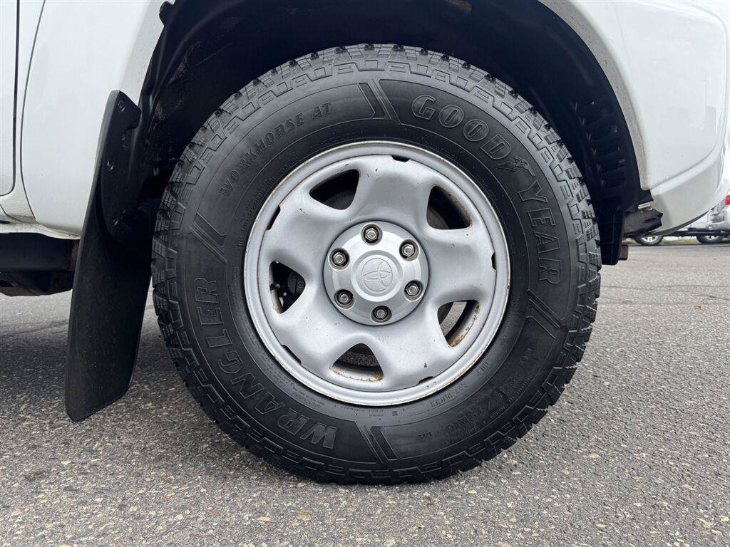 Used 2013 Toyota Tacoma 4x4 Access Cab w/ SR5 Pkg image 9