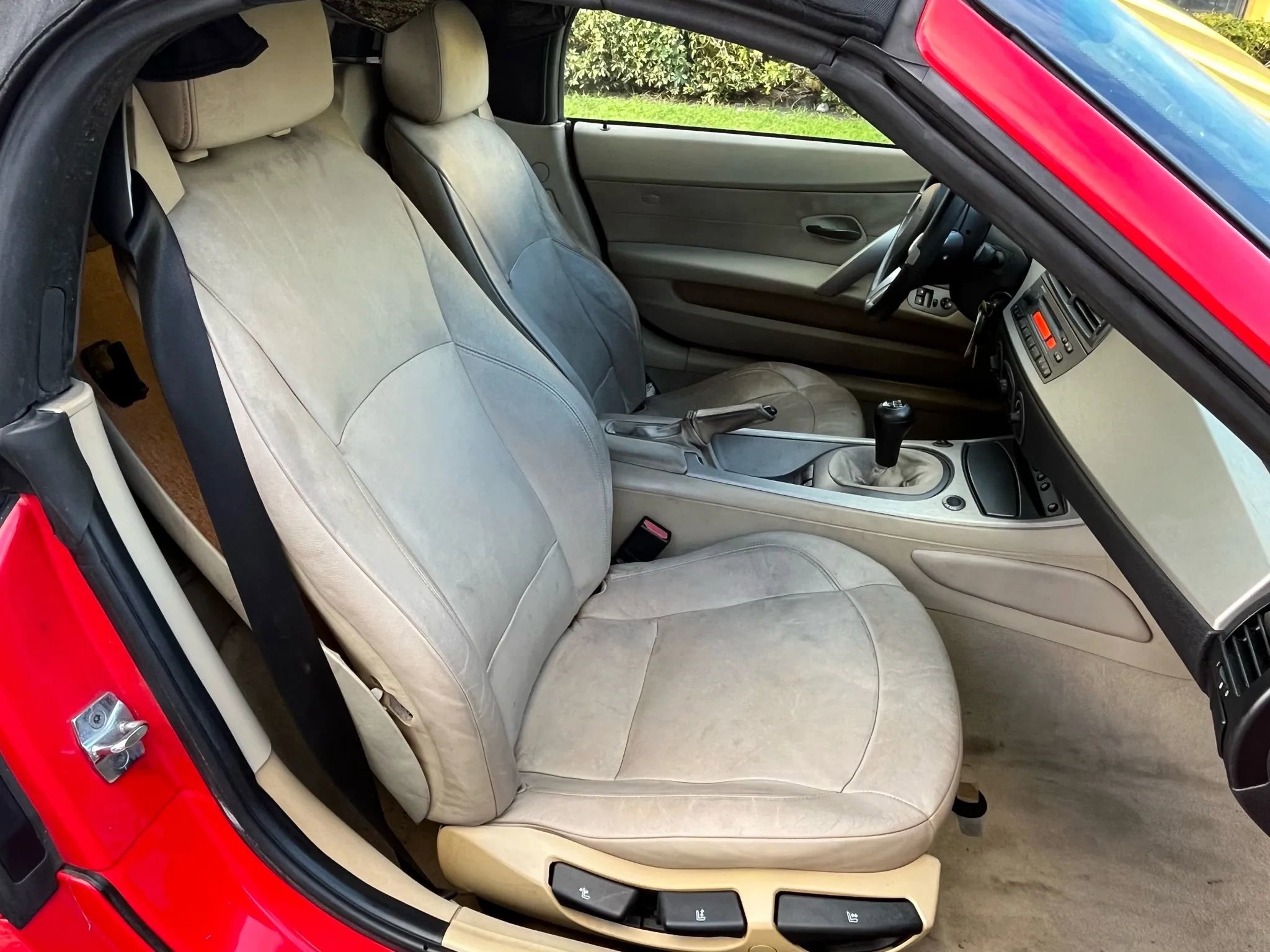 Used 2004 BMW Z4 2.5i image 15