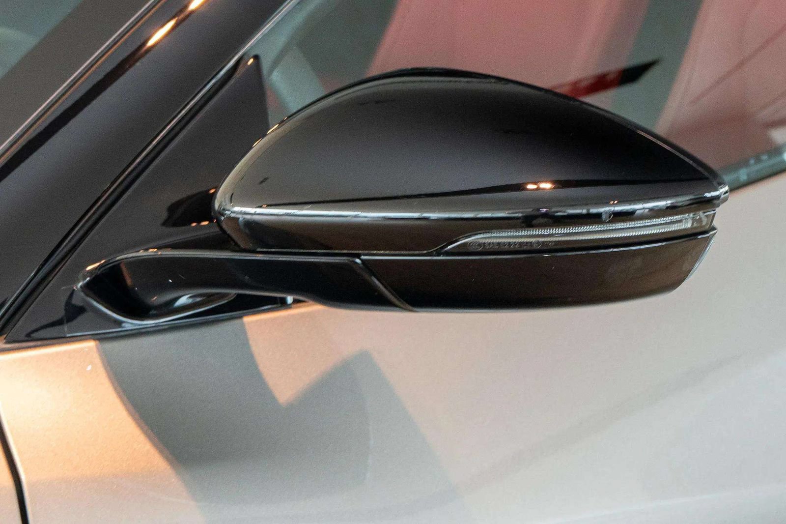 Used 2025 Lotus Emira RWD image 28
