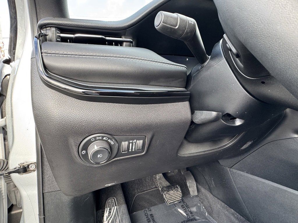 Used 2024 Jeep Compass Limited w/ High Altitude Package image 23