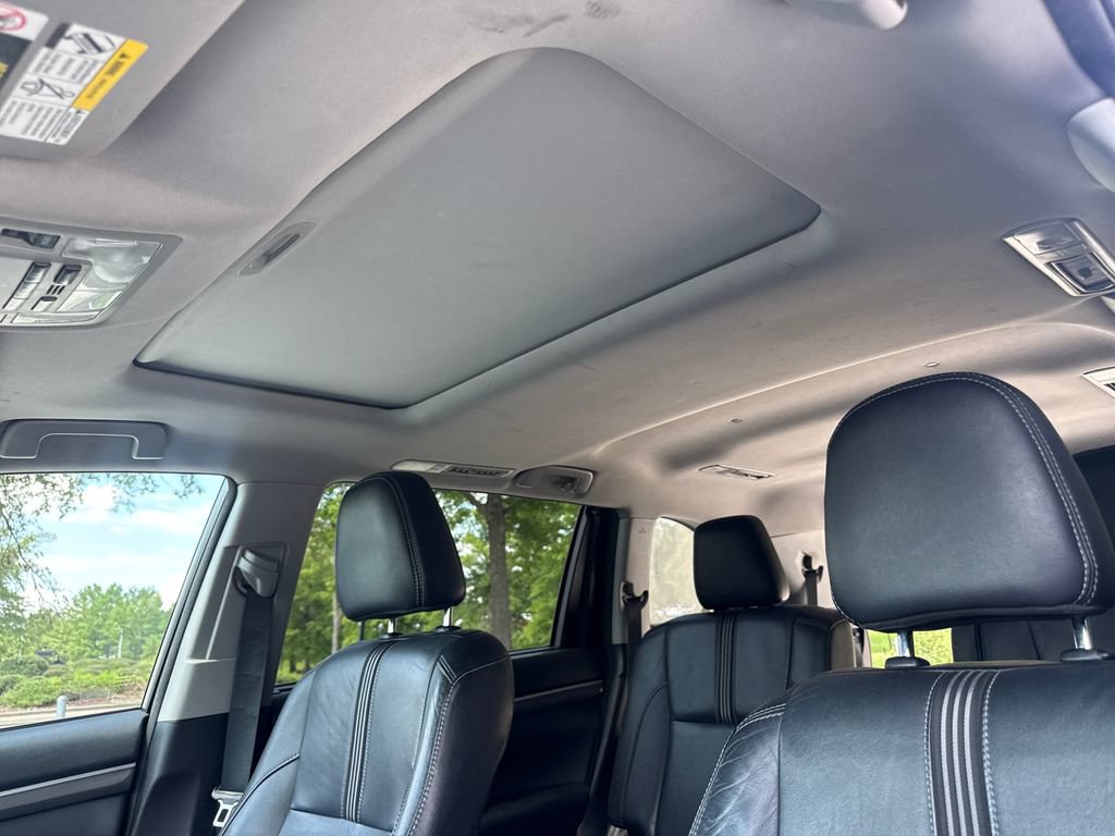 Used 2017 Toyota Highlander SE AWD/4WD image 30
