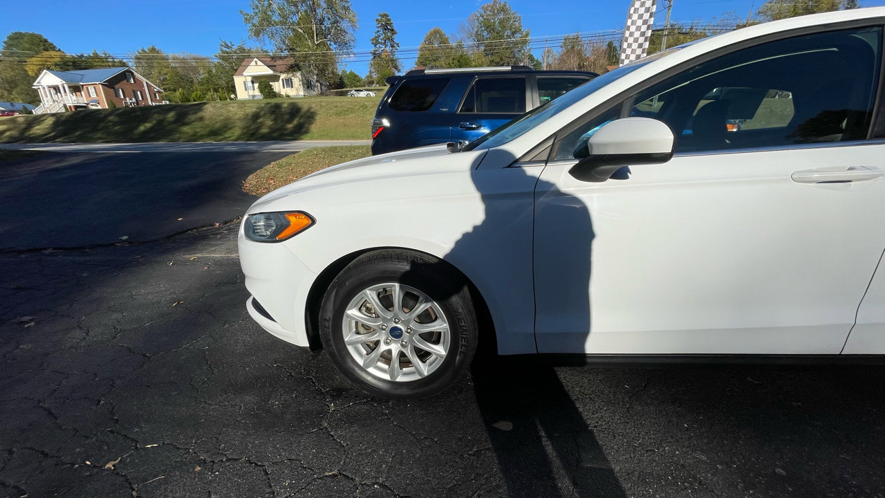 Used 2015 Ford Fusion S image 2