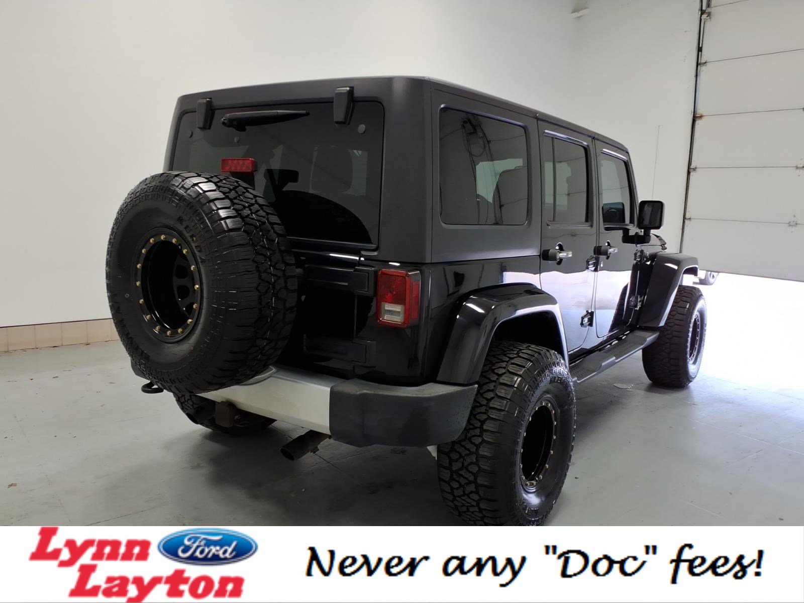 Used 2015 Jeep Wrangler Unlimited Sahara w/ Connectivity Group image 3