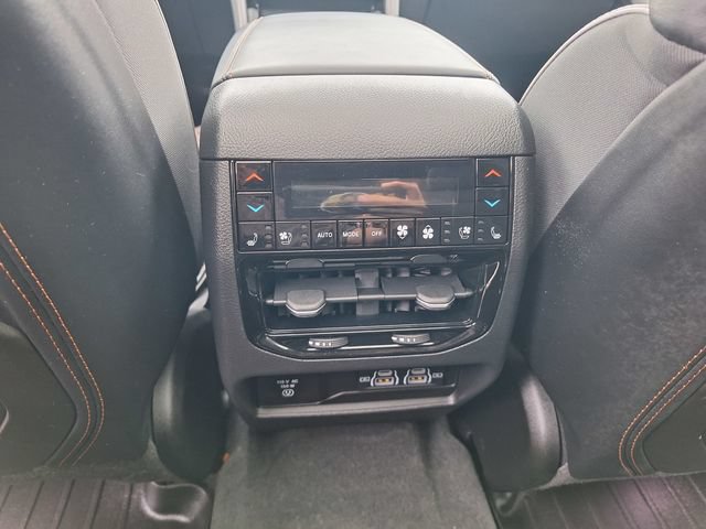 Used 2023 Jeep Grand Cherokee L Summit AWD/4WD image 15