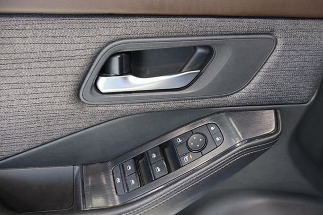 Used 2021 Nissan Rogue SV FWD image 23